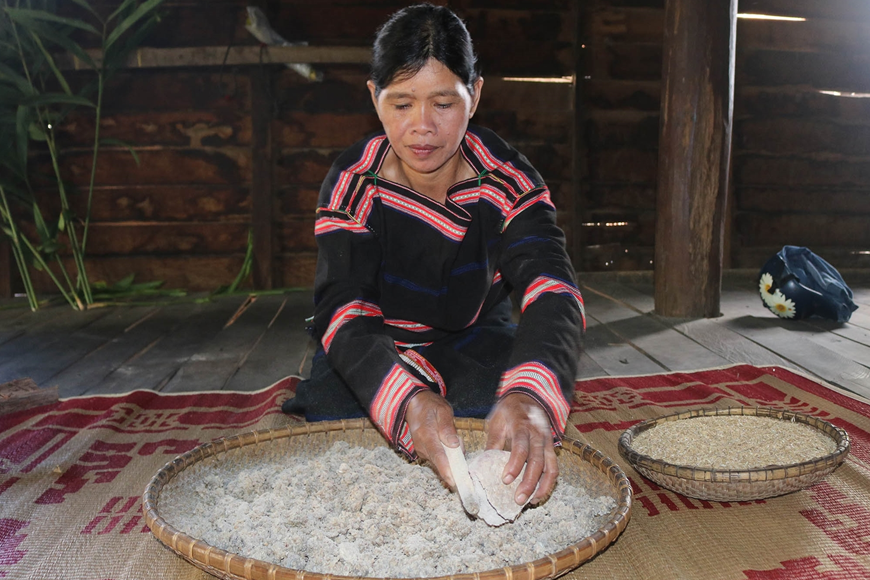 Quy trình chế biến rượu men lá. Ảnh: Sưu tầm