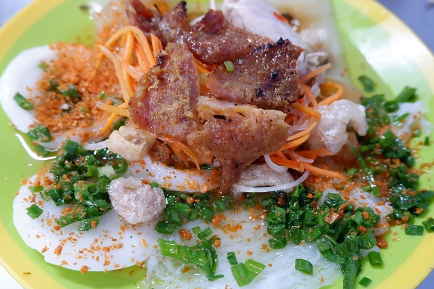 Bánh bèo, bánh hỏi thịt nướng