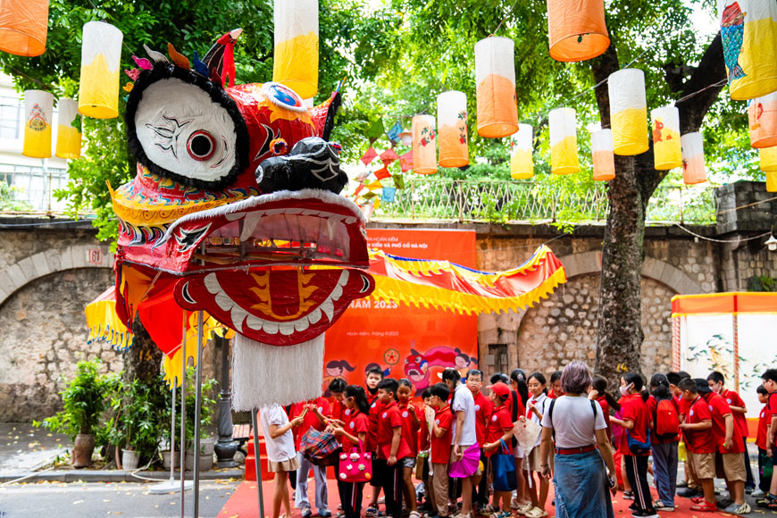 Phố bích họa Phùng Hưng