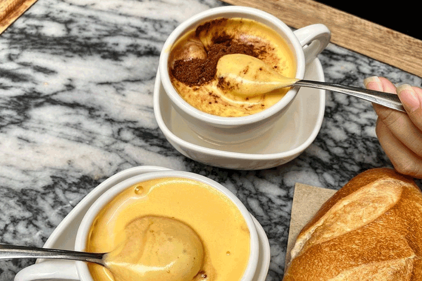 Cà phê trứng sánh mịn. Ảnh: Sưu tầm