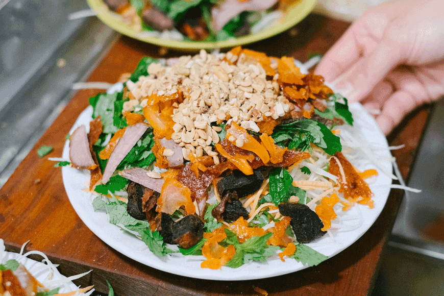 Nộm bò khô vừa tươi mát vừa hấp dẫn. Ảnh: Sưu tầm