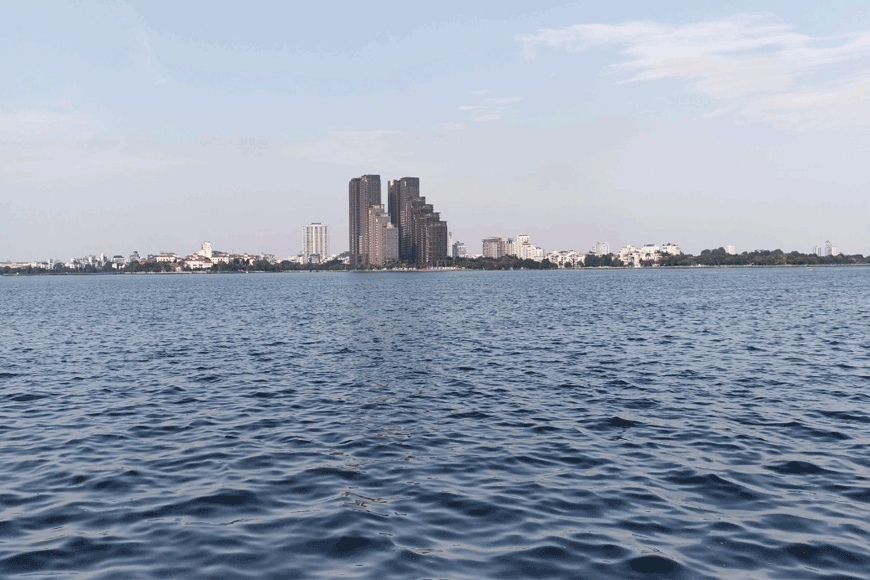 Hồ nước mênh mông. Ảnh: Sưu tầm