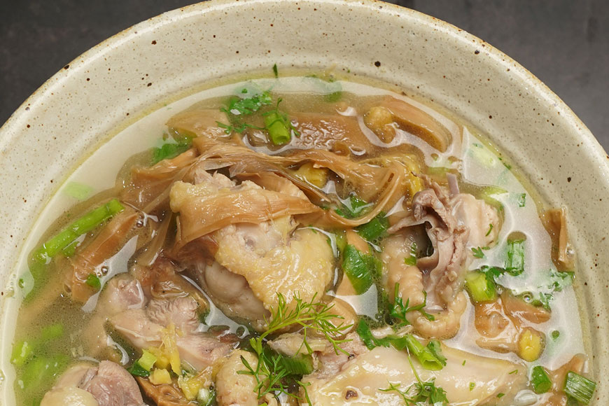 Măng chua nấu thịt gà