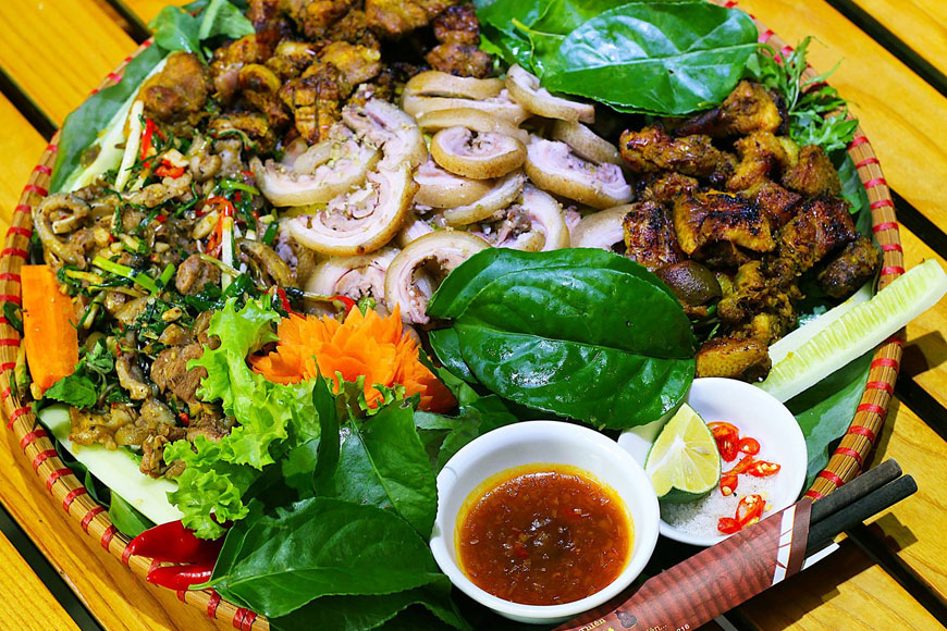 Lợn mán thui luộc