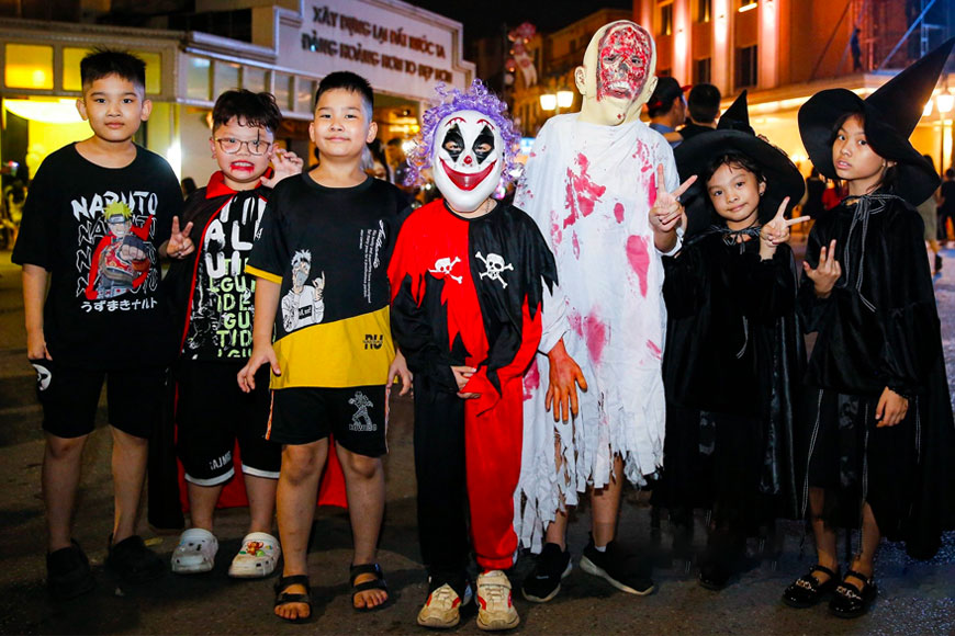 Phố đi bộ Hồ Gươm