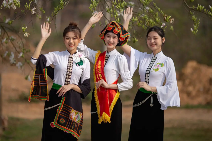 trang phuc nguoi thai