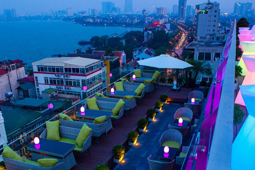 nha hang view ho tay