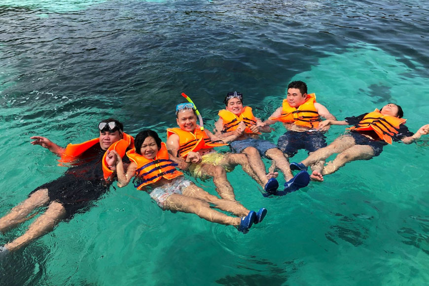 Tắm biển và lặn ngắm san hô