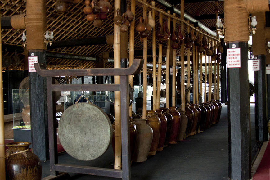 trung bay cong chieng