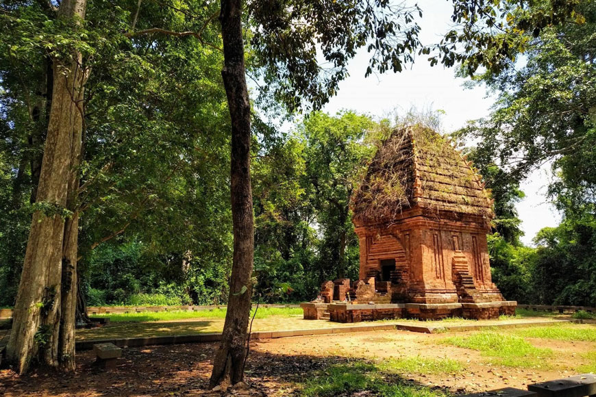 Lịch sử hình thành tháp Yang Prong