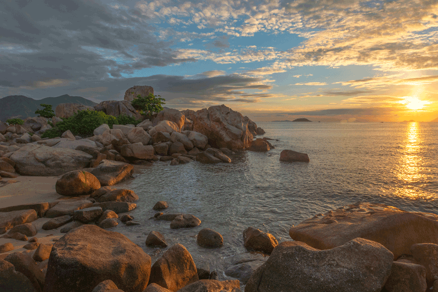 Hòn Chồng - điểm đến du lịch nổi tiếng tại Nha Trang. Ảnh: sưu tầm