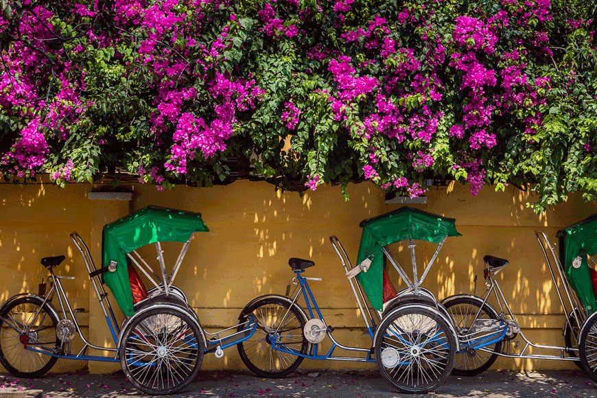 Sử dụng xích lô để tới tham quan Hội Quán. Ảnh: sưu tầm