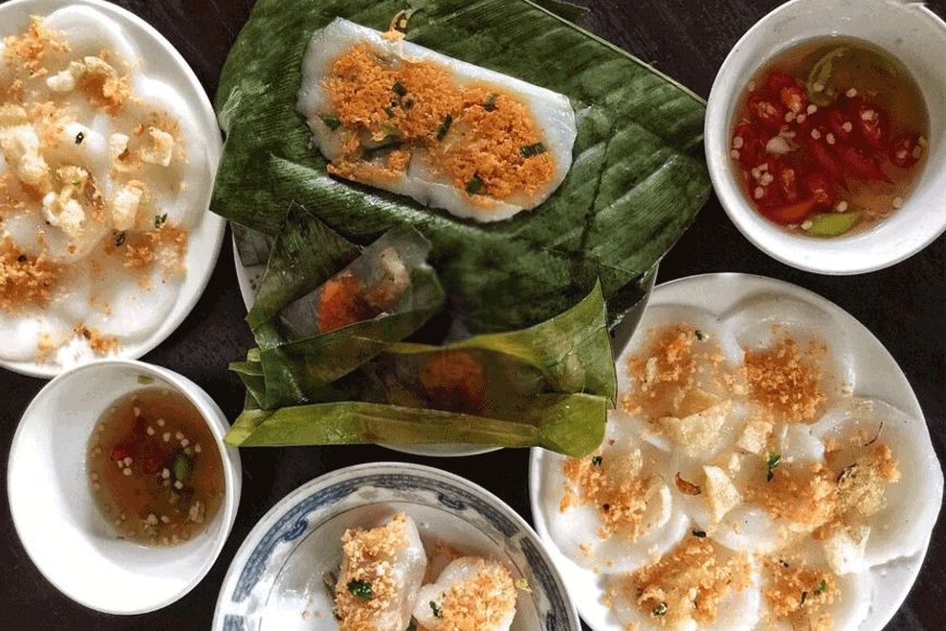 Thưởng thức các loại bánh truyền thống của vùng đất cố đô. Ảnh: sưu tầm