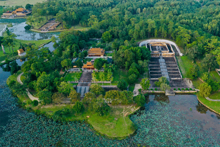 Vẻ đẹp lăng Gia Long nhìn từ trên cao. Ảnh: sưu tầm