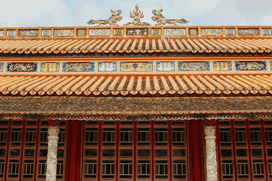 Khám phá họa tiết hoa văn độc đáo tại lăng Đồng Khánh. Ảnh: sưu tầm