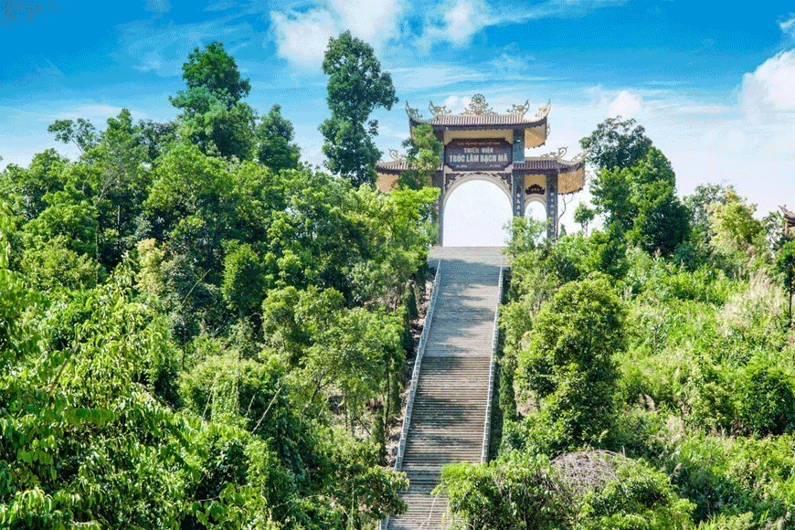 Điểm đến du lịch tâm linh tuyệt đẹp tại Huế. Ảnh: sưu tầm