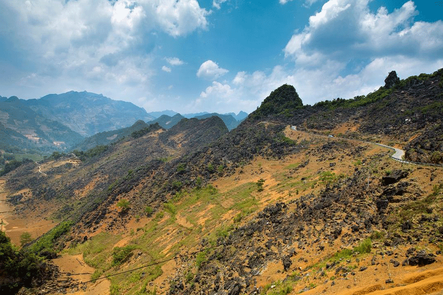 Khám phá nét đẹp hoang sơ tại cao nguyên đá Đồng Văn. Ảnh: sưu tầm